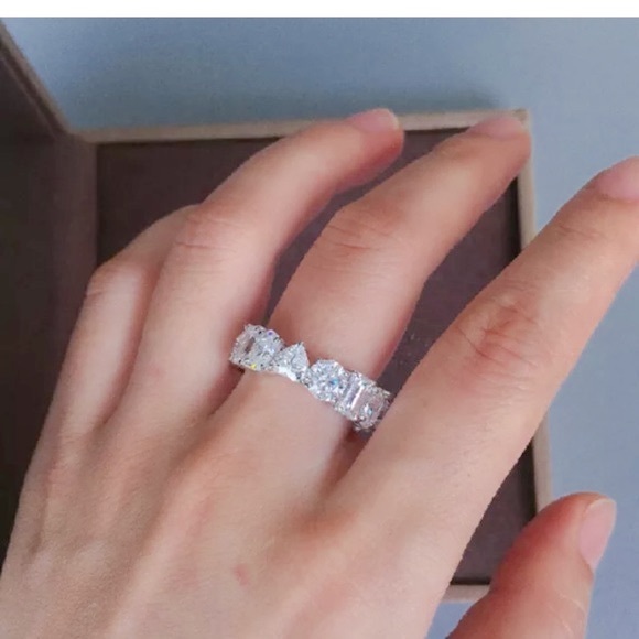 🎉Host Pick!🎉White Sapphire Eternity Band Ring